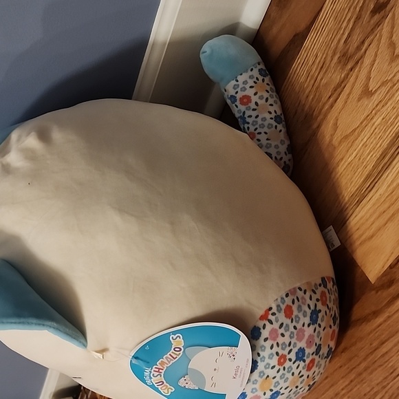 Kelsa the flowered cat Squishmallow - Picture 3 of 3